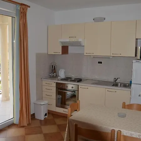 Family-friendly With Swimming Pool - 16509 아파트 *